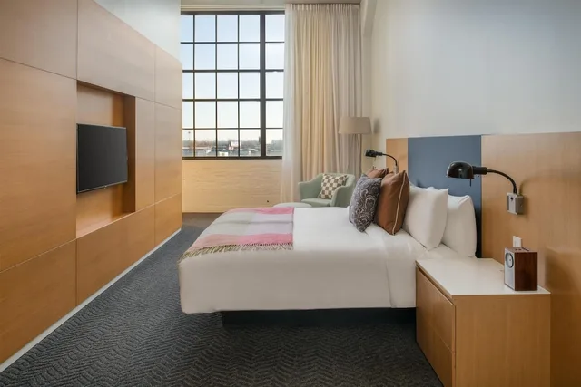 1 Bedroom, Loft, Luxury, Suite، Fordson Hotel Unbound Collection by Hyatt 1/4