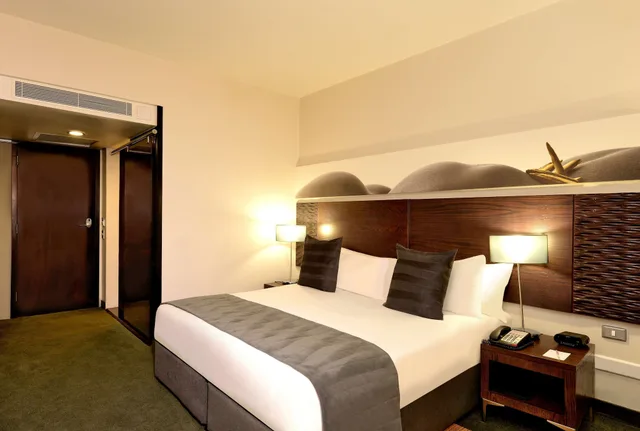 غرفة قياسية بسرير كينج، Southern Sun Rosebank 1/10