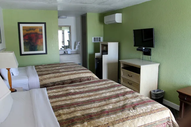 Standard, 2 Queen Beds, Fireside Inn Santa Cruz 4/8