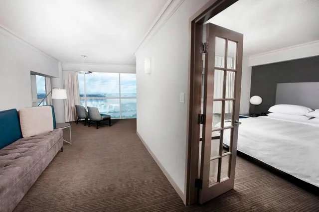 جناح رئاسي بسرير كينج، Niagara Falls Marriott on The Falls 1/3