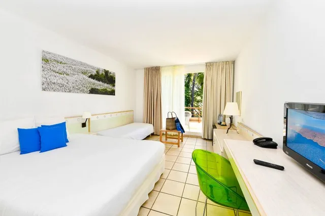 غرفة قياسية ثلاثية، Relais de l’Hermitage St Gilles 1/1