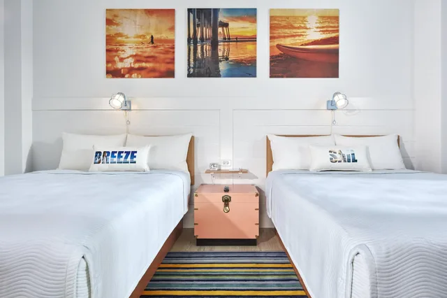 غرفة قياسية بحوض استحمام لذوي الإعاقة، Universal's Endless Summer Resort - Dockside Inn and Suites 3/6