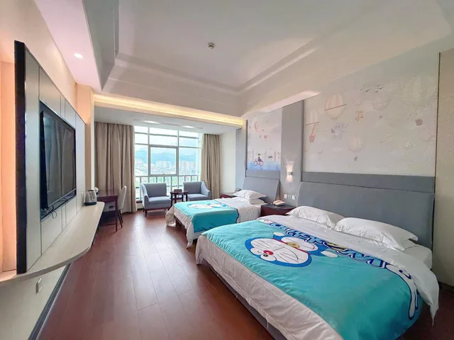 غرفة عائلية بسرير كينج وسرير فردي بإطلالة على الجبل، Ramada by Wyndham Zhangjiajie Tianmen Mountain 7/10