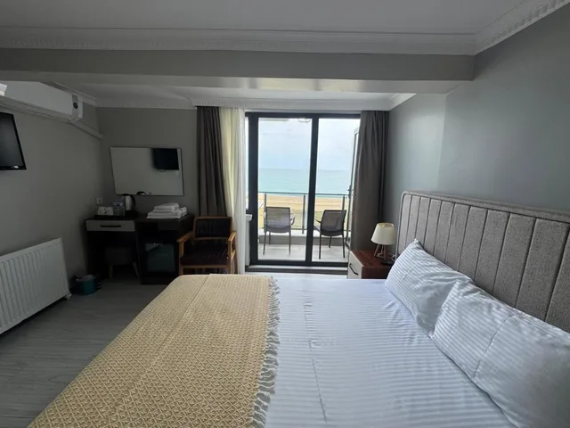 غرفة بسرير مزدوج بإطلالة على البحر، Airport Kumsal Otel 4/10