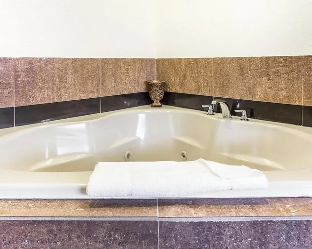 Suite, King Bed, Sofa, Accessible, Quality Inn & Suites Coliseum 5/5