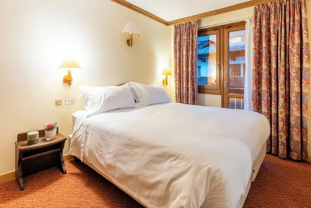 غرفة عائلية بسرير مزدوج وسريرين منفصلين، Hotel Alaska Cortina 2/7