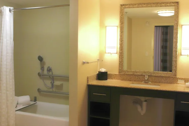 استوديو بسرير كينج مع أريكة لذوي الإعاقة، Homewood Suites Victoria 2/2