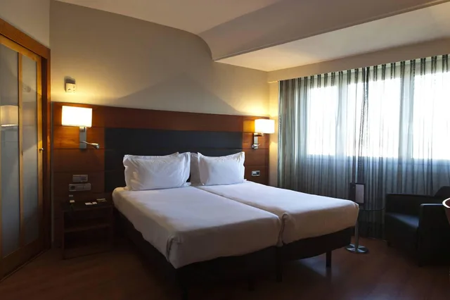 غرفة قياسية بسريرين منفصلين، AC Hotel Carlton Madrid by Marriott 1/10