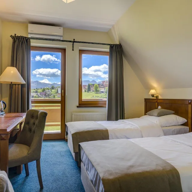غرفة بسرير مزدوج أو سريرين منفصلين بإطلالة على الجبل، REDYK HOTEL 1/6
