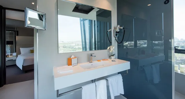 جناح ركني، Centro Westside Rotana 2/2