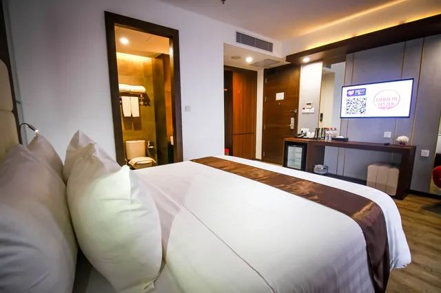 Deluxe, King Bed, Asialink Hotel By Prasanthi 4/10