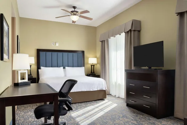 جناح استوديو بسرير كينج مع أريكة لذوي الإعاقة، Homewood Suites By Hilton Fort Smith 1/1