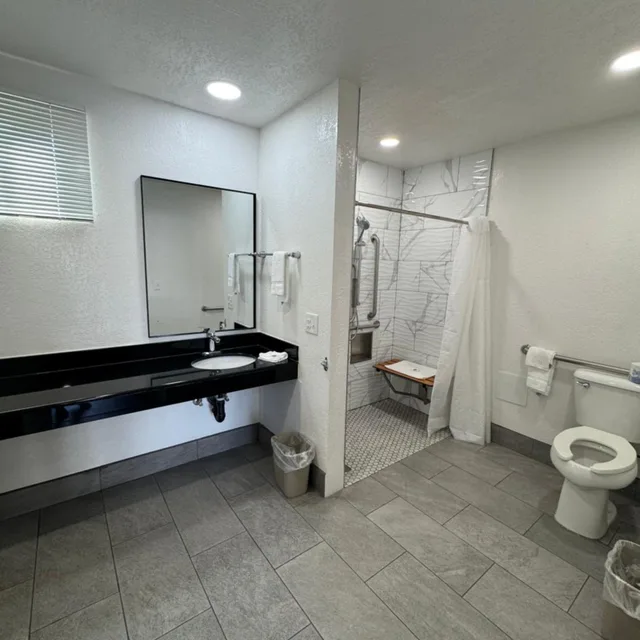 غرفة بسريرين مزدوجين لذوي الإعاقة، Motel6 Willows, CA 10/10