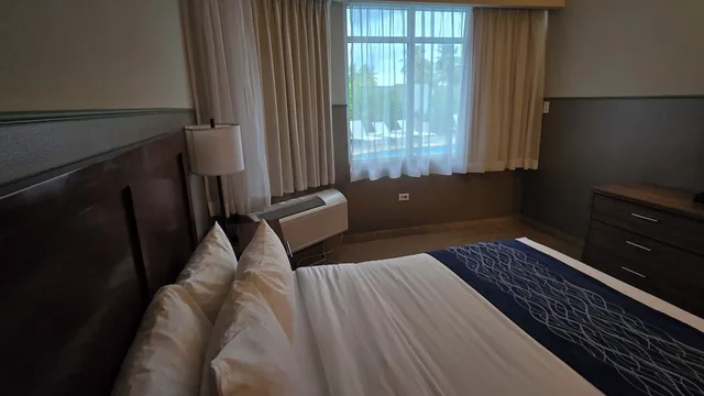 غرفة قياسية بسرير كوين، Comfort Inn & Suites Levittown PR 1/6