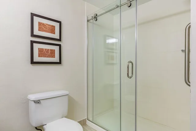 غرفة قياسية بسرير كينج مع أريكة، Comfort Inn Independence - Cleveland 4/6