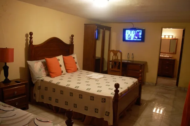 Gallery, Queen Bed، Pc Entreprises Guest House 2/3