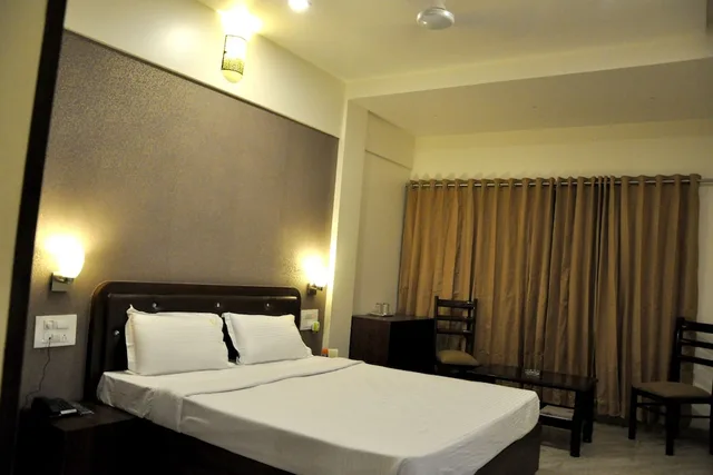 غرفة ديلوكس بسرير مزدوج، HOTEL GULMOHAR PRIDE 3/5