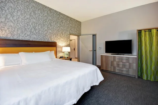 جناح بسرير كينج بغرفة نوم واحدة مع أريكة، Home2 Suites By Hilton Jekyll Island 2/5