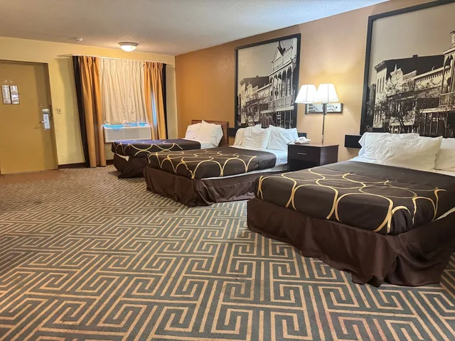غرفة بسريرين مزدوجين، Super 8 By Wyndham Laurel, MS 1/5