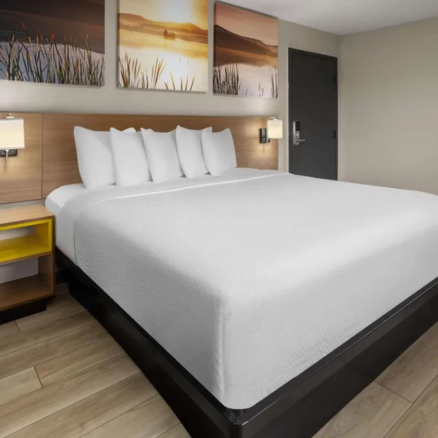 Deluxe, King Bed, Days Inn by Wyndham Wurtsboro 1/3