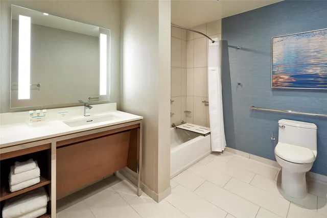 جناح بغرفتي نوم بحوض استحمام لذوي الإعاقة، Homewood Suites by Hilton San Diego Hotel Circle/SeaWorld Area 3/5