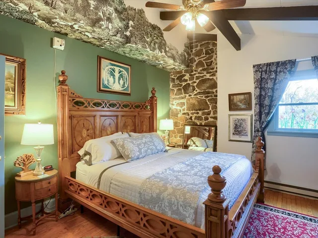 Woods, Penthouse, King Bed، Battlefield Bed &amp; Breakfast Inn 9/10