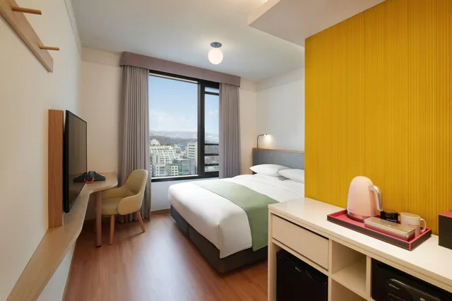 غرفة قياسية بسرير مزدوج، Moxy Seoul Insadong 2/5