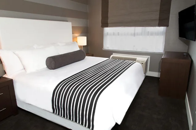 Tower, Suite, King Bed، Sandman Hotel Edmonton West 1/3