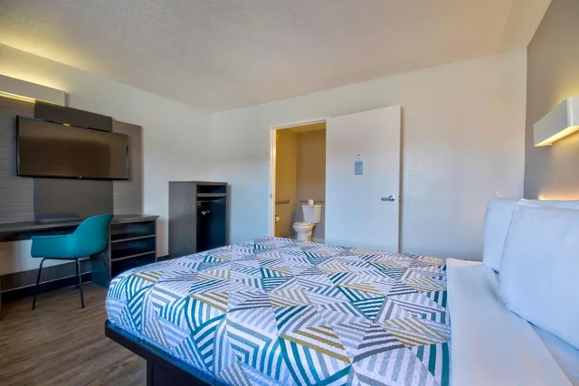غرفة بسرير كوين لذوي الإعاقة، Motel6 Santa Fe, NM 5/10