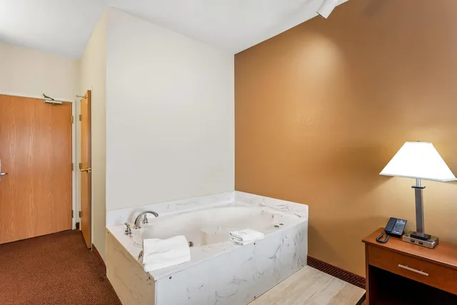 غرفة بسرير مزدوج، Quality Inn Sawyer, MI 5/5