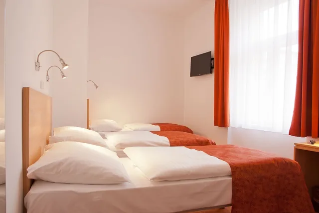 غرفة قياسية ثلاثية بسرير كينج وسرير فردي مع سرير إضافي، Ambiance Hotel 3/10