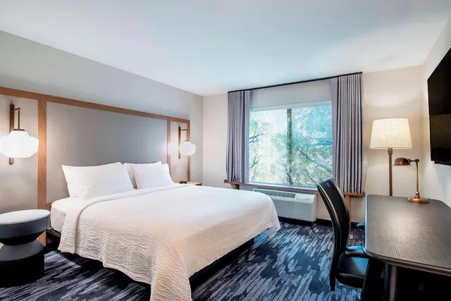 غرفة بسرير كينج لذوي الإعاقة، Fairfield Inn And Suites Kelowna 2/4