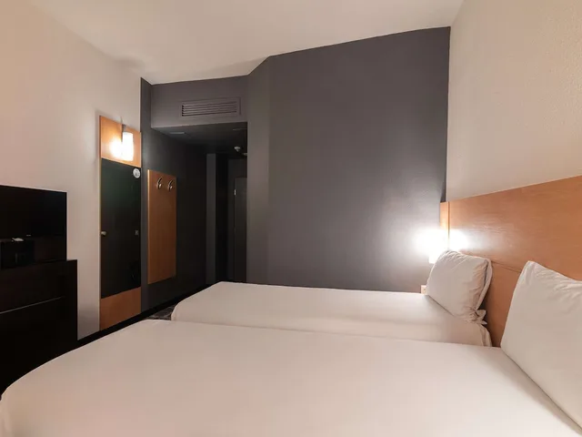 غرفة قياسية بسريرين منفصلين بإطلالة على المدينة، Ibis Astana Hotel 4/10