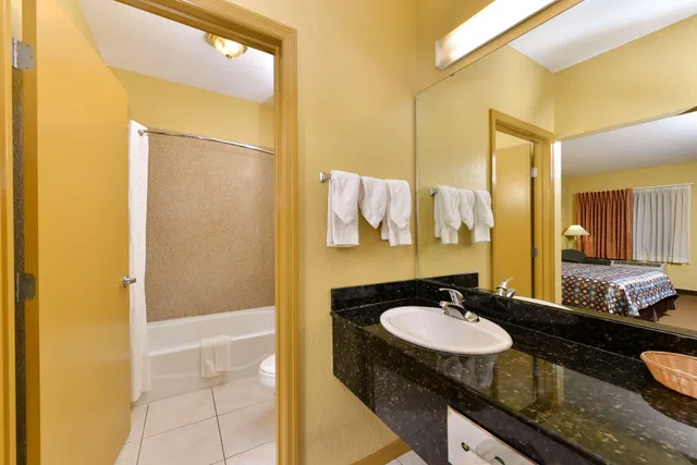 جناح بسرير كينج، Americas Best Value Inn Starke 4/4
