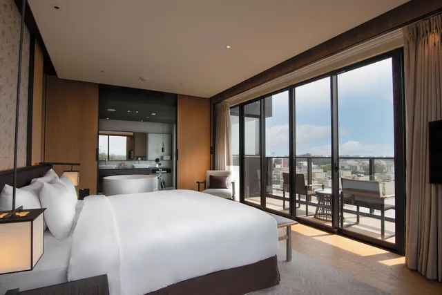 جناح جونيور بسرير كينج بشرفة، CROWNE PLAZA TAINAN 1/2