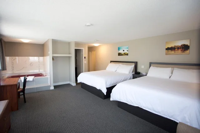 غرفة بسريرين كينج بجاكوزي، Valemount Vacation Inn 3/7