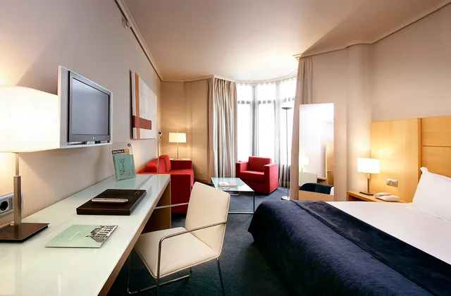 جناح جونيور، Silken Ciudad de Vitoria Hotel 2/3