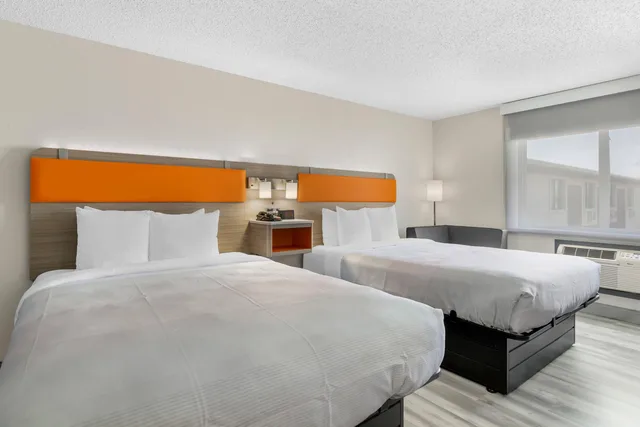 غرفة رباعية بسريرين كوين، Quality Inn & Suites Ottumwa North 2/7
