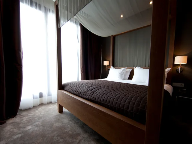 جناح جونيور، Blau Hotel Las Caldas 1/1