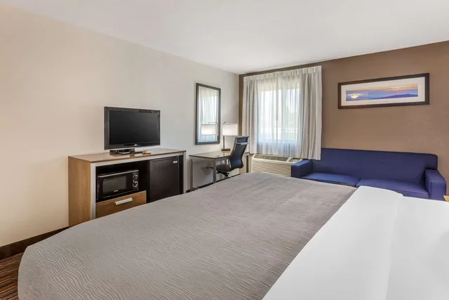 Room, King Bed, Accessible, Quality Inn Asheboro South NC 2/3