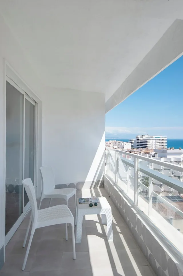 غرفة بسريرين منفصلين بإطلالة على المسبح بشرفة، Hotel Costa Malaga (Adults Recommended) by Pierre & Vacances 3/7