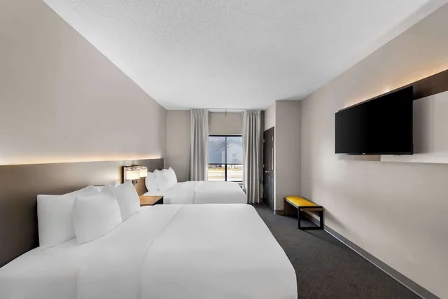 جناح بسريرين كوين مع أريكة، Comfort Suites Stevens Point 2/3