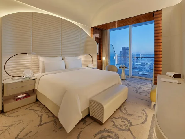 Fairmont, Double Bed, City View, Balcony, Fairmont Doha 3/5