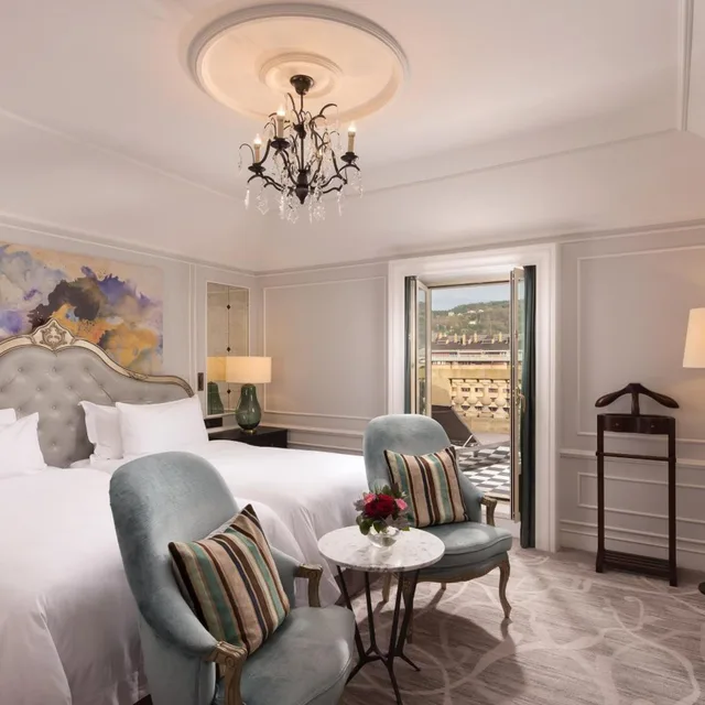 جناح بسريرين منفصلين بشرفة بغرفة نوم واحدة، Hotel Maria Cristina A Luxury Collection Hotel 1/5