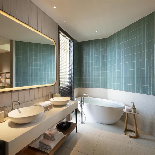 غرفة بسرير كينج بشرفة، Hilton Burau Bay Langkawi Resort 18/20