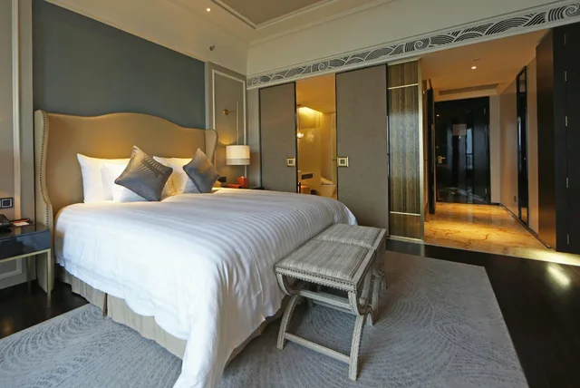 جناح سوبيريور بسرير كينج بإطلالة على البحيرة، Grand New Century Hotel Yixing 2/2