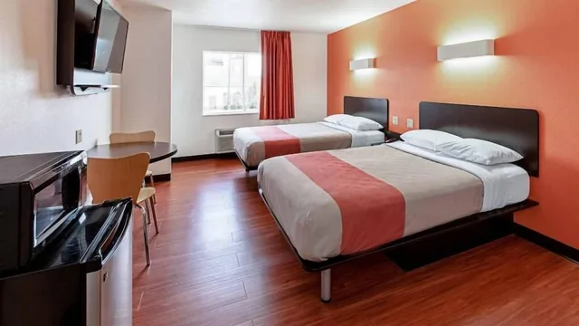 غرفة ديلوكس بسريرين مزدوجين بمطبخ، Motel6 Lebanon, IN 1/6