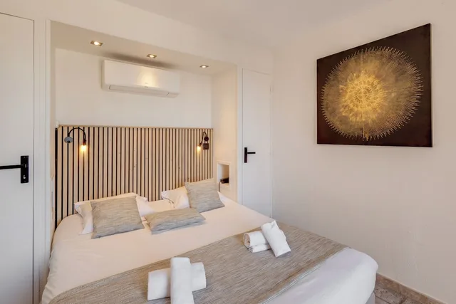 غرفة سوبيريور بسرير كوين بإطلالة على البحر بشرفة، CITOTEL HOSTELLERIE DE LA NARTELLE 4/10