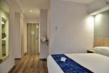 Room, Accessible, Town Lodge Menlo Park 2/3