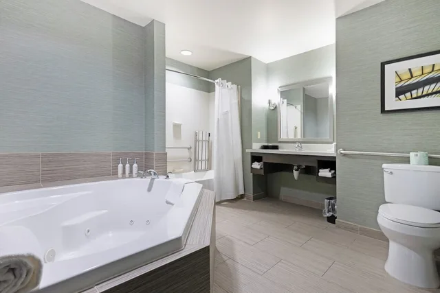 جناح بسريرين كوين لذوي الإعاقة، Holiday Inn Texarkana Arkansas Conv Ctr 5/5
